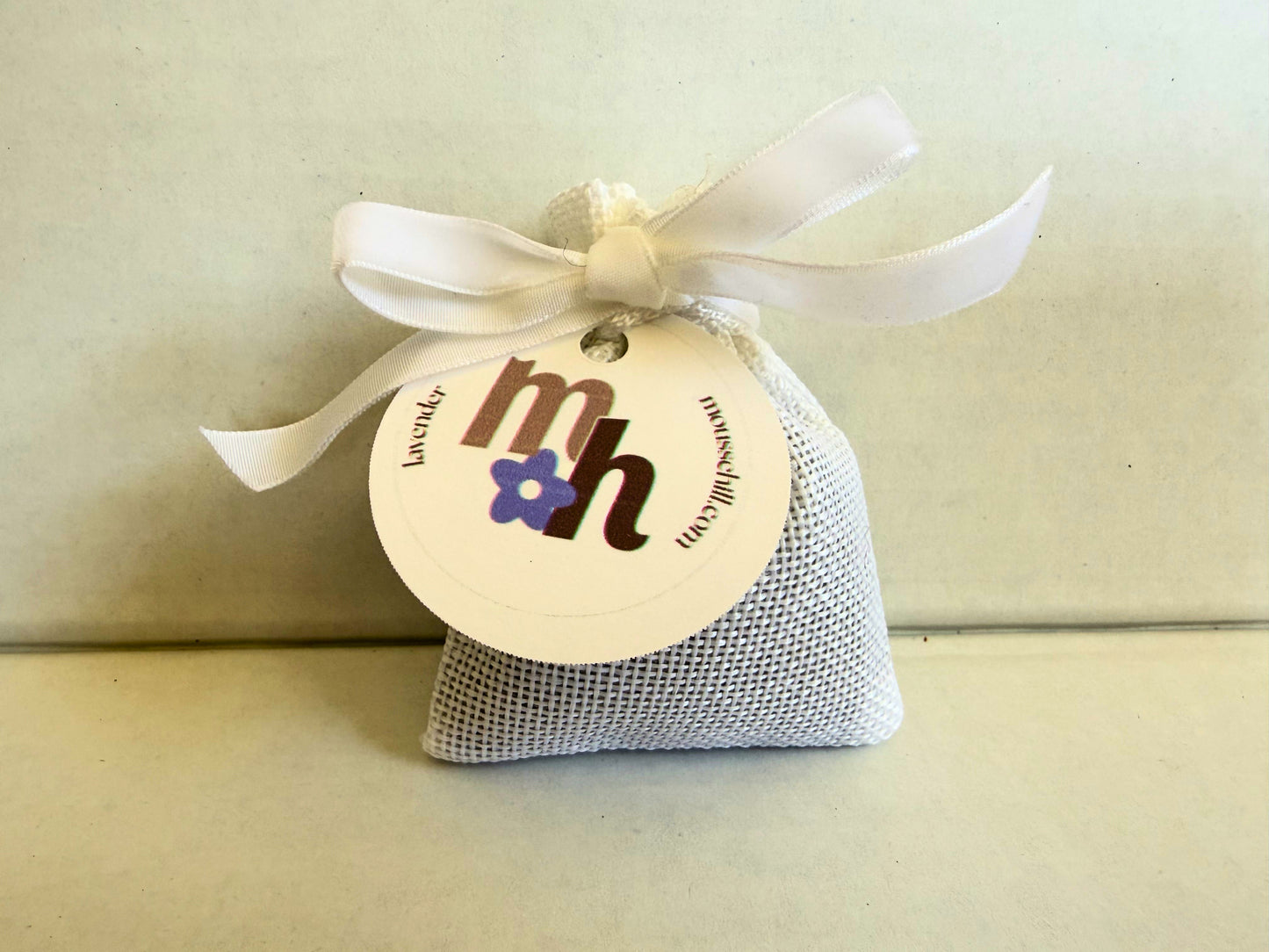 Lavender sachet in white linen look bag with velvet ribbon